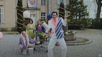 Seit 2006 bringt der Sänger Alexander Marcus regelmäßig neue Alben und meist sehr skurrile Musikvideos auf den Markt