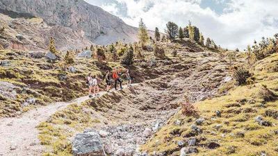 Auf 1.600 Meter Höhe und umgeben von Dolomitengipfeln gelegen, ist das Maria Adventure Family Hotel in Obereggen Ausgangspunkt für alpine Aktivitäten mit der ganzen Familie