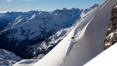 Bei den Lechtaler Skitouren Tagen alljährlich im Januar erwarten Teilnehmer unberührte Winterlandschaften und Panoramablicke über die Lechtaler Alpen