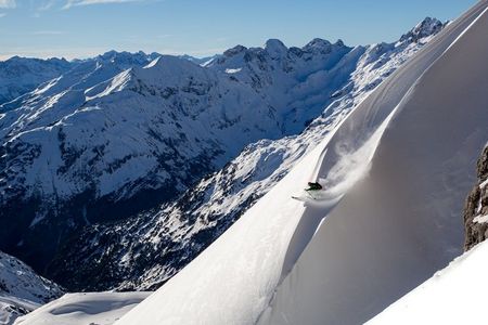 Bei den Lechtaler Skitouren Tagen alljährlich im Januar erwarten Teilnehmer unberührte Winterlandschaften und Panoramablicke über die Lechtaler Alpen