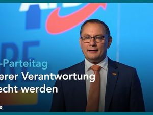 AfD-Chef Tino Chrupalla hat den Machtanspruch seiner Partei auf dem Parteitag bekräftigt AfD-Chef Tino Chrupalla hat den Machtanspruch seiner Partei auf dem Parteitag bekräftigt