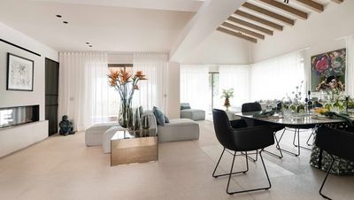 Modernes Design und eine luxuriöse Ausstattung erwarten Gäste der Villa Riviera auf Mallorca