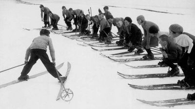 Wer dort gelernt hat, kann es mit jedem Skigebiet aufnehmen: In St. Anton am Arlberg entstand vor mehr als 100 Jahren der organisierte Ski-Unterricht von Pionier Hannes Schneider