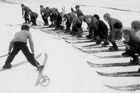 Wer dort gelernt hat, kann es mit jedem Skigebiet aufnehmen: In St. Anton am Arlberg entstand vor mehr als 100 Jahren der organisierte Ski-Unterricht von Pionier Hannes Schneider
