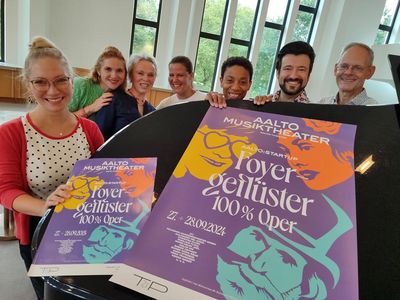 „Foyergeflüster" präsentiert Geschichten, die das Leben schreibt