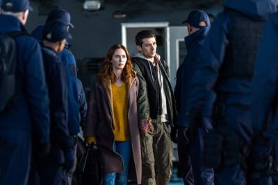 Margaret Fairchild (Emily Blunt) und Daniel Kellner (Josh O'Connor) müssen sich gegen die WARDEX-Häscher behaupte