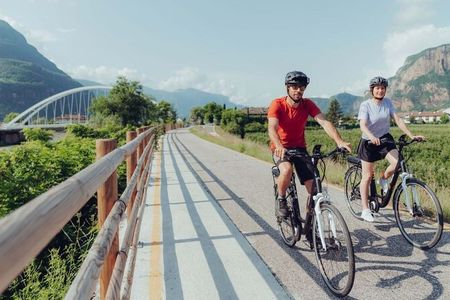 Gäste des Hotel Campingpark Steiner in Leifers profitieren von der Nähe zum Etschradweg und zahlreichen Bike-Services