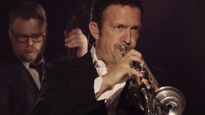 Das Ergebnis ist eine Hommage an das Italien der 1970er- und 80er-Jahre – mit Klassikern von Lucio Battisti, Paolo Conte, Tony Renis