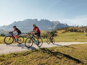 Vom Maria Adventure Family Hotel & Lodge in Obereggen/Südtirol starten große und kleine Radsportler zu abwechslungsreichen Touren durch die Bergwelt der Dolomiten Vom Maria Adventure Family Hotel & Lodge in Obereggen/Südtirol starten große und kleine Radsportler zu abwechslungsreichen Touren durch die Bergwelt der Dolomiten