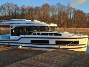 Neuer Bootstyp der Luxury Klasse mit All-Inclusiv-Paket für führerscheinfreien Hausbooturlaub