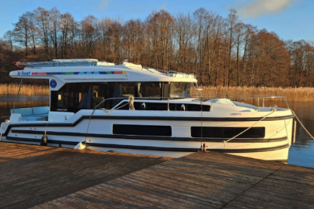 Neuer Bootstyp der Luxury Klasse mit All-Inclusiv-Paket für führerscheinfreien Hausbooturlaub