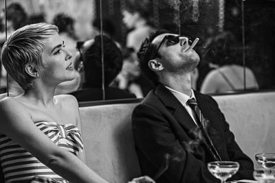 Jean-Luc Godard (Guilaume Marbeck) weiht Jean Seberg (Zoey Deutsch) zum ersten Mal in seine große Vision ein