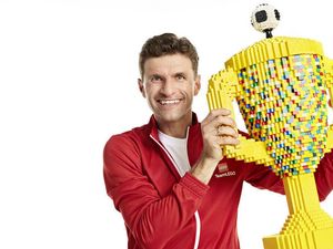Thomas Müller und der Lego-Pokal Thomas Müller und der Lego-Pokal