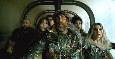 Auf den Zeitreisenden (Sam Rockwell, M.) und seine Bande warten jede Menge Überraschungen