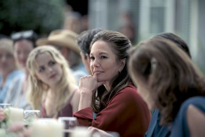 Erst auf den zweiten Blick erkennt Ellen (Diane Lane) in Liz ihre frühere Studentin wieder