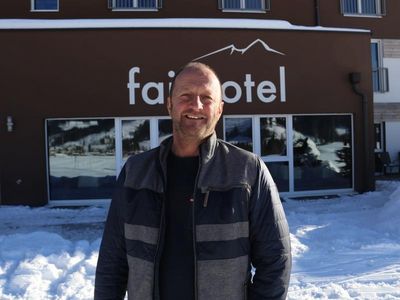 Voller Tatendrang: Hans Eder, der im November 2013 das 1. Passiv-Energie-Hotel Tirols eröffnete