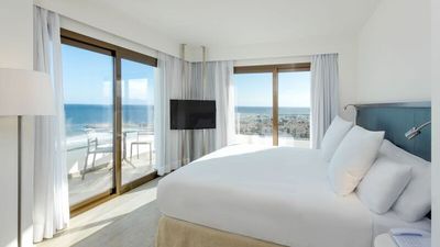 Von den Premium-Suiten des Ocean House Costa del Sol by Grupotel in der Nähe von Málaga genießen Gäste den Blick aufs Mittelmeer