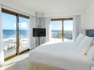Von den Premium-Suiten des Ocean House Costa del Sol by Grupotel in der Nähe von Málaga genießen Gäste den Blick aufs Mittelmeer Von den Premium-Suiten des Ocean House Costa del Sol by Grupotel in der Nähe von Málaga genießen Gäste den Blick aufs Mittelmeer
