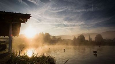 Gewitterregen, auf den die Sonne folgt. Sanfte Nebelschleier, die die Allgäuer Wälder umhüllen – der Herbst in Haubers Naturresort hält besondere Naturschauspiele bereit