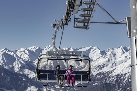 Im größten Skigebiet Osttirols, dem Großglockner Resort Kals-Matrei blicken Wintersportler auf 60 Dreitausender