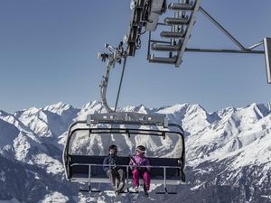 Im größten Skigebiet Osttirols, dem Großglockner Resort Kals-Matrei blicken Wintersportler auf 60 Dreitausender Im größten Skigebiet Osttirols, dem Großglockner Resort Kals-Matrei blicken Wintersportler auf 60 Dreitausender