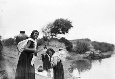 Wasserträgerinnen am Fluss Nordperu Eten 1906 