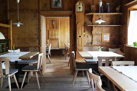 Auch wenn kein „Roter Hahn“-Schankbetrieb in Südtirol dem anderen gleicht, so gibt es meist doch eine Gemeinsamkeit