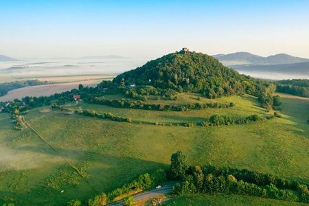 Der erste Rundwanderweg durch ganz Tschechien, der Czech Trail, setzt die markantesten und wildesten Regionen des Landes in Szene – vorbei an Nationalparks, Sandsteinstädten, Weinbergen und Burgruinen