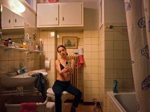 Kika (Manon Clavel) posiert für ein Foto in ihrem Online-Profil Kika (Manon Clavel) posiert für ein Foto in ihrem Online-Profil