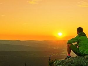 Die professionellen Wander-Guides des Bodenmaiser Hof zeigen Hotelgästen die schönsten Plätze des Bayerischen Waldes – zum Beispiel mit Blick vom Großen Arber bei Sonnenaufgang