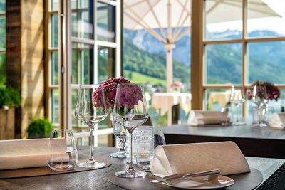 Auf einer Anhöhe über dem Grundlsee empfängt das Team des Gourmet-Restaurant WASSERMANN seine Gäste zu besonderen Fisch-Genüssen