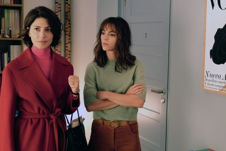Die Werbefilmerin Elsa (Barbara Lennie) und ihre Kollegin und Freundin Patricia (Victoria Luengo)