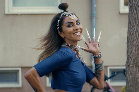 Sabrina Setlur (Kali) in IDENTITTI 