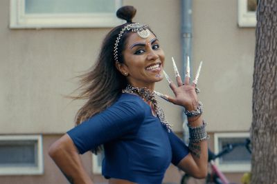Sabrina Setlur (Kali) in IDENTITTI 