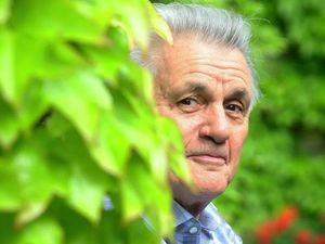 Nach vierzig Jahren kehrt John Irving mit „Königin Esther" in die Welt seines Bestseller-Klassikers Nach vierzig Jahren kehrt John Irving mit „Königin Esther" in die Welt seines Bestseller-Klassikers