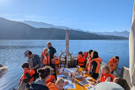 Neugierige Besatzung: Das Expeditionsschiff des Familienhotels Post