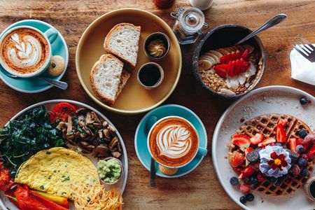 Süß oder herzhaft? Beim veganen Osterbrunch ist für alle etwas dabei
