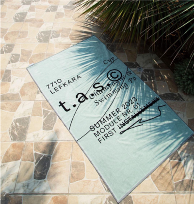t.a.s.© zeigt und handelt mit Designobjekten und zeitgenössischer Kunst, und betreibt eine Kaviar- und Champagnerbar 
