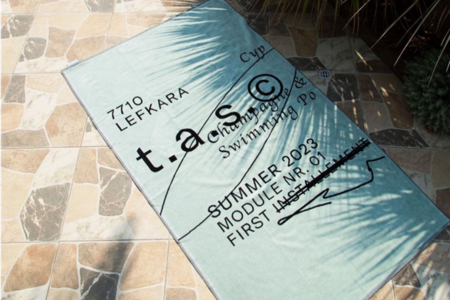 t.a.s.© zeigt und handelt mit Designobjekten und zeitgenössischer Kunst, und betreibt eine Kaviar- und Champagnerbar 