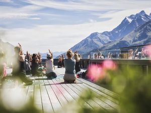 Das alljährlichen Mountain Yoga Festival in St. Anton am Arlberg Das alljährlichen Mountain Yoga Festival in St. Anton am Arlberg