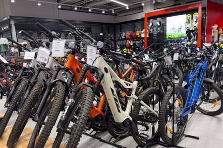 Fahrräder: Die Geschäfte und Lager sind voll