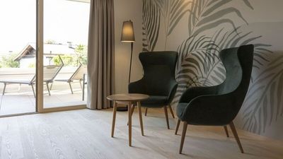 Im Zimmer oder auf dem Balkon sitzen und ein Buch lesen: Gäste, die Ruhe zu schätzen wissen, sind im Hotel Laurin oberhalb von Meran richtig