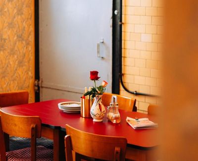 Zimmer, Tagescafé und Frühstücksraum im Retro-Stil im Molo Rouge