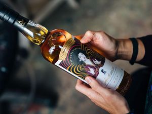 Das Limited Annual Release 2025, optisch gestaltet von der Künstlerin Sofia Bonat