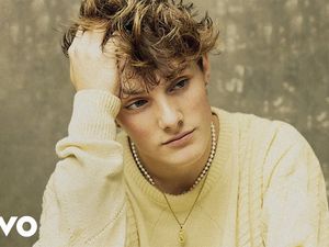 Mit seinem brandneuen Album "Love Me For Another Day" geht Thomas Day nun auf seine allererste Headline-Tournee in Europa Mit seinem brandneuen Album "Love Me For Another Day" geht Thomas Day nun auf seine allererste Headline-Tournee in Europa