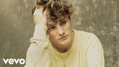 Mit seinem brandneuen Album "Love Me For Another Day" geht Thomas Day nun auf seine allererste Headline-Tournee in Europa