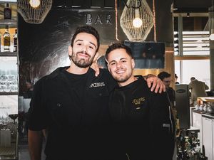 Zwei junge Männer, eine Passion. Lucas Punt (li.) von der Moebius Bar aus Mailand und Yannik Seeber Zwei junge Männer, eine Passion. Lucas Punt (li.) von der Moebius Bar aus Mailand und Yannik Seeber