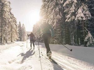 Die Kombi macht´s – Bei den Winterprogrammen des Kleebauer Hof Retreat Center im oberösterreichischen Mühlviertel von Indigourlaub stärken Teilnehmer mit Yoga und Langlaufen Körper und Geist Die Kombi macht´s – Bei den Winterprogrammen des Kleebauer Hof Retreat Center im oberösterreichischen Mühlviertel von Indigourlaub stärken Teilnehmer mit Yoga und Langlaufen Körper und Geist
