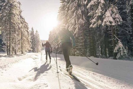 Die Kombi macht´s – Bei den Winterprogrammen des Kleebauer Hof Retreat Center im oberösterreichischen Mühlviertel von Indigourlaub stärken Teilnehmer mit Yoga und Langlaufen Körper und Geist