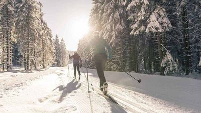 Die Kombi macht´s – Bei den Winterprogrammen des Kleebauer Hof Retreat Center im oberösterreichischen Mühlviertel von Indigourlaub stärken Teilnehmer mit Yoga und Langlaufen Körper und Geist